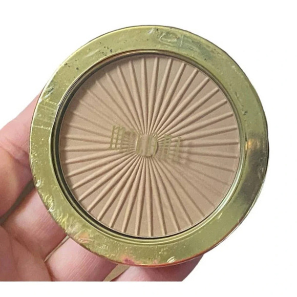 Milani Sun Light 01 Silky Matte Bronzing Powder Smooth and Hydrating Blendable - Picture 3 of 3